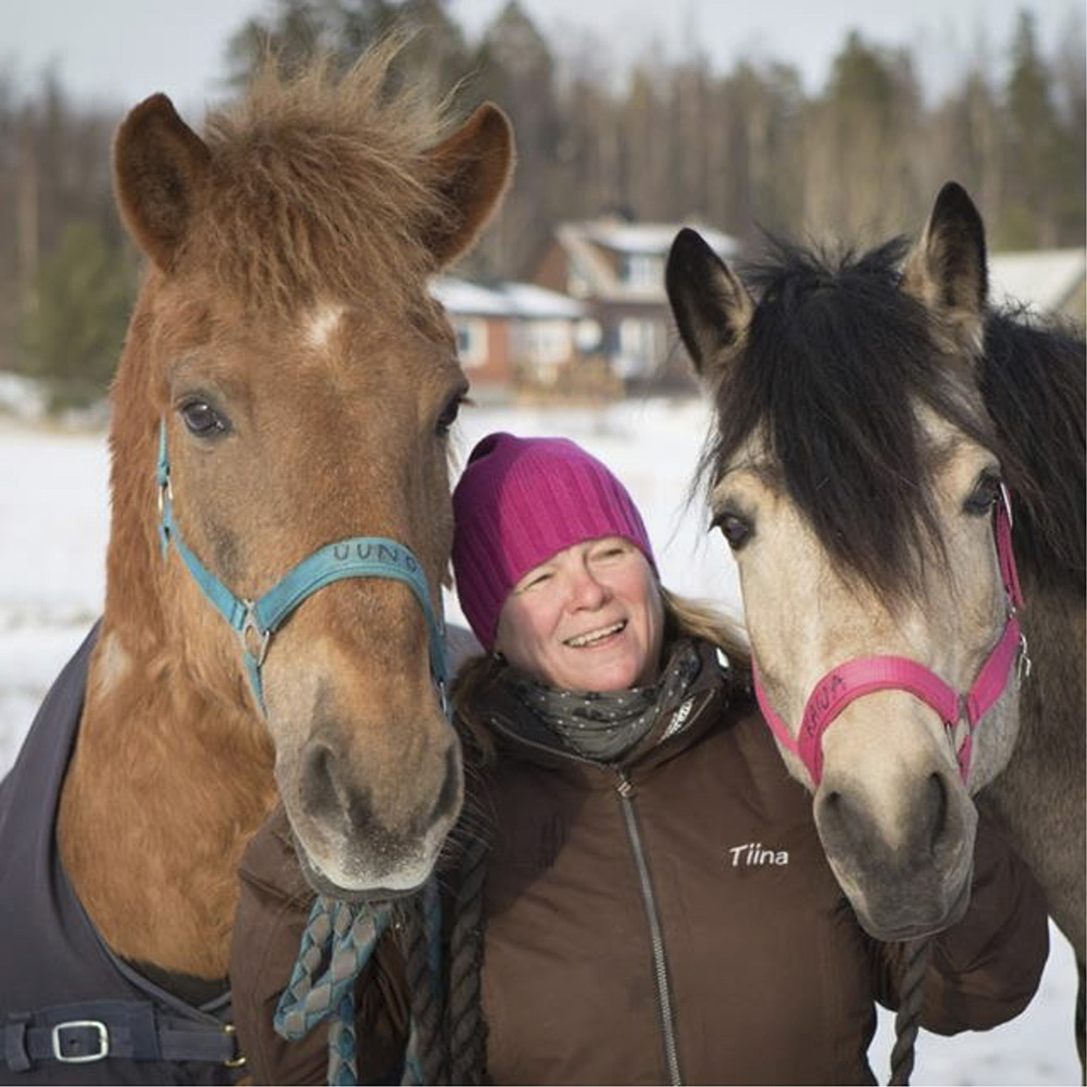 Lääkintävoimistelija Tiina Nurmi. Erikoistunut neurologiseen fysioterapiaan sekä ratsastusterapiaan.